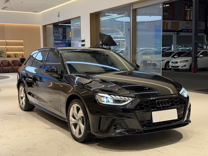 Фото 3 - Audi A4