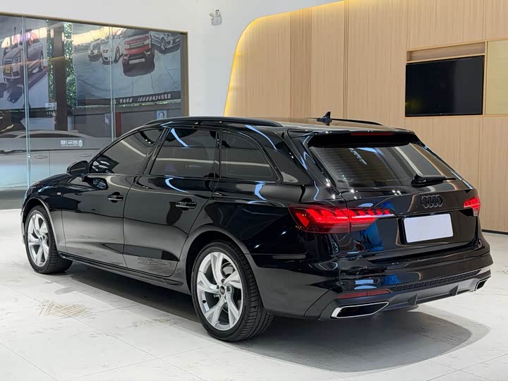 Фото 4 - Audi A4