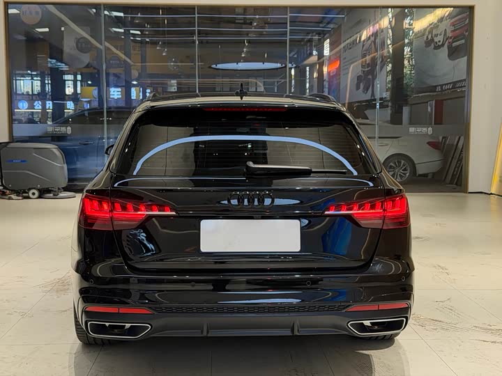 Фото 5 - Audi A4