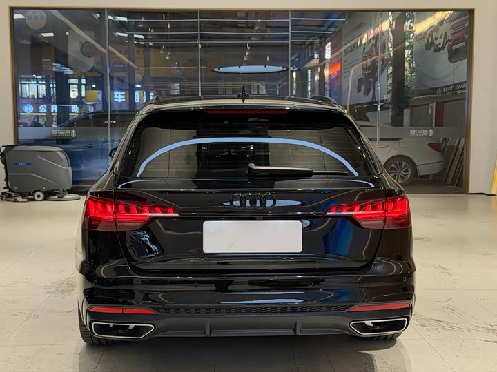 Фото 6 - Audi A4