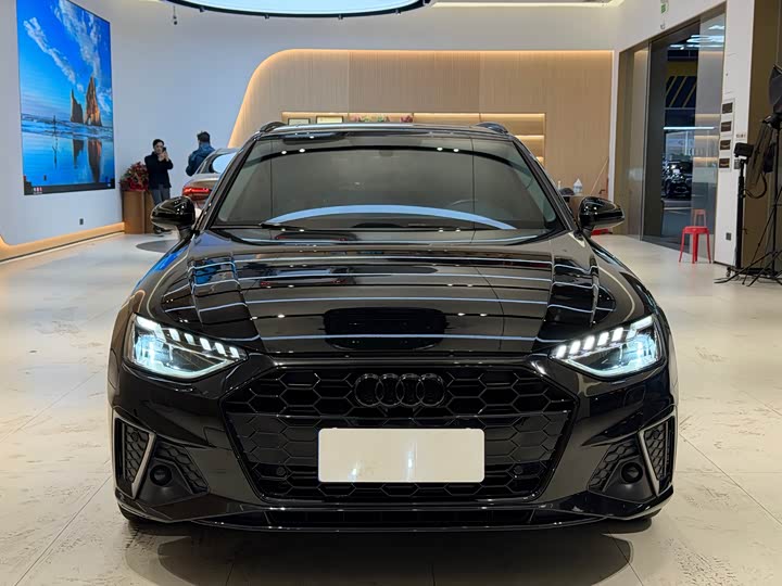 Фото 9 - Audi A4