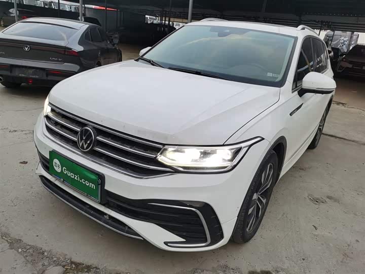 Фото 1 - Volkswagen Tiguan L Pro