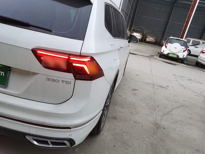 Фото 8 - Volkswagen Tiguan L Pro