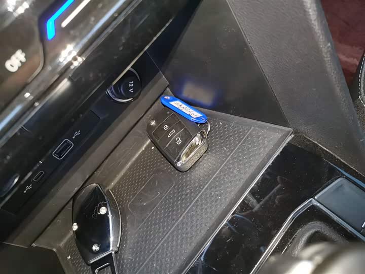 Фото 9 - Volkswagen Tiguan L Pro