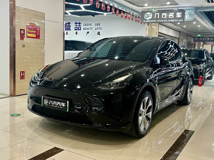 Фото 1 - Tesla Model Y