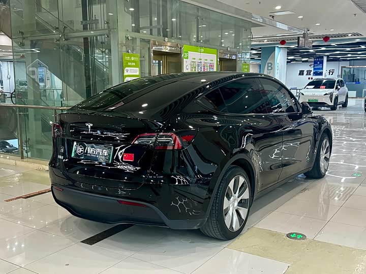 Фото 4 - Tesla Model Y