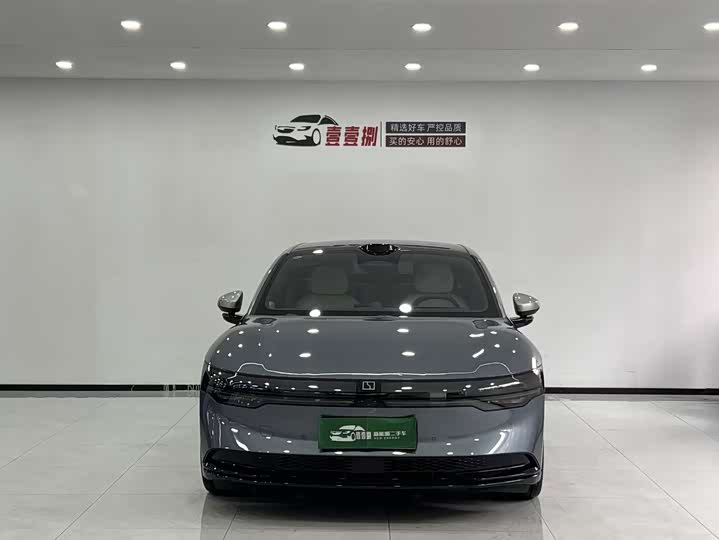 Фото 2 - Zeekr 007