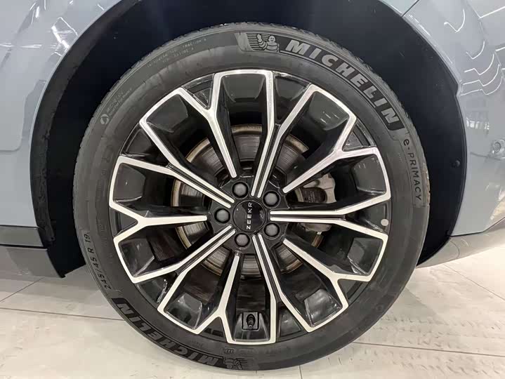 Фото 7 - Zeekr 007