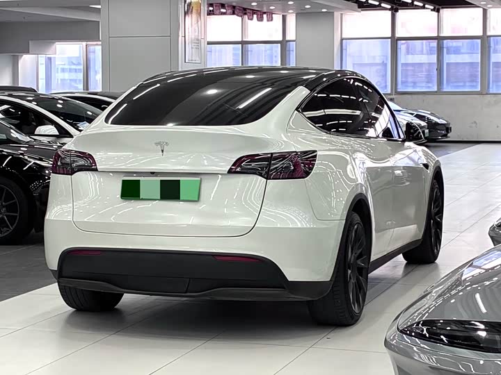 Фото 9 - Tesla Model Y