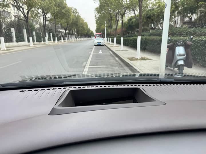 Фото 9 - Denza D9