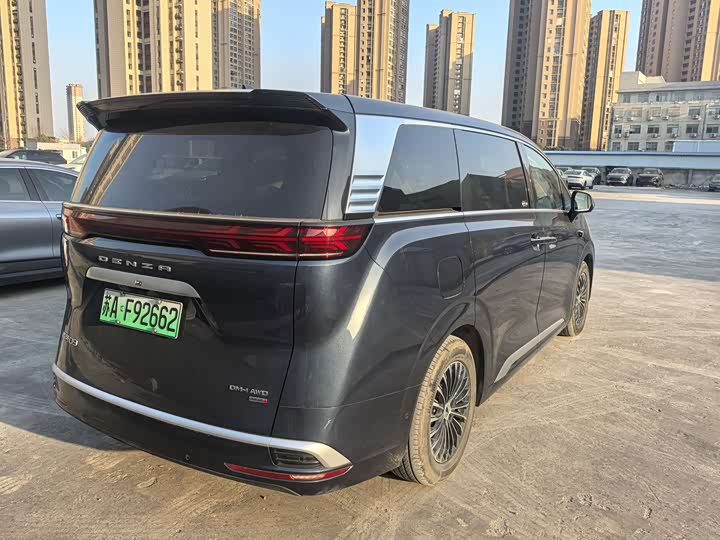 Фото 9 - Denza D9