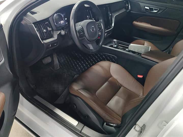 Фото 9 - Volvo S60