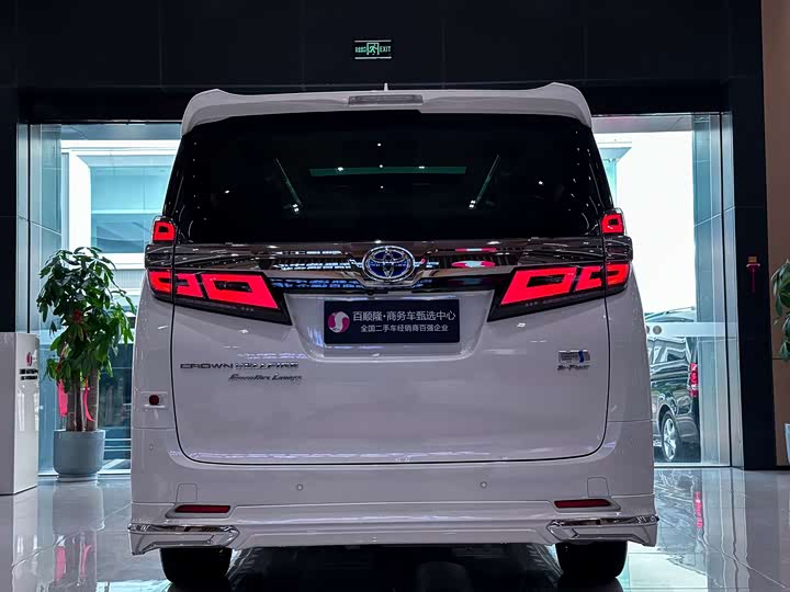 Фото 5 - Toyota Vellfire