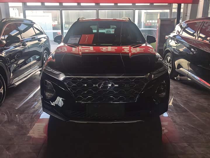 Фото 2 - Hyundai Santa Fe