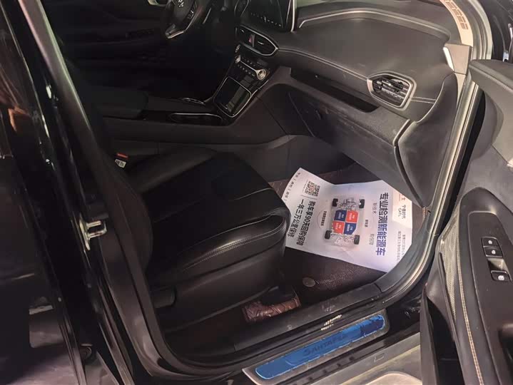 Фото 8 - Hyundai Santa Fe