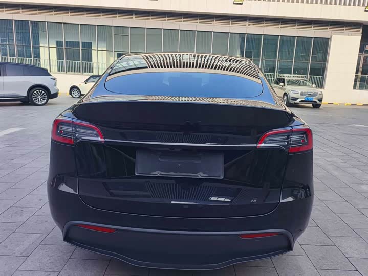 Фото 8 - Tesla Model Y