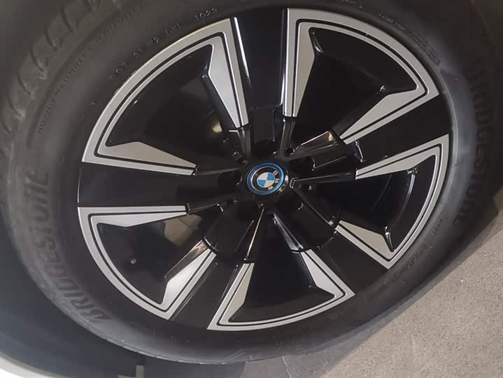 Фото 6 - BMW iX3