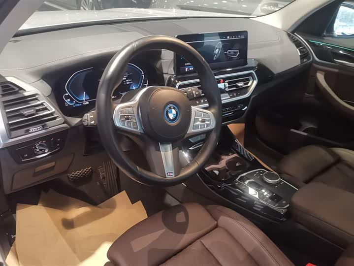 Фото 9 - BMW iX3