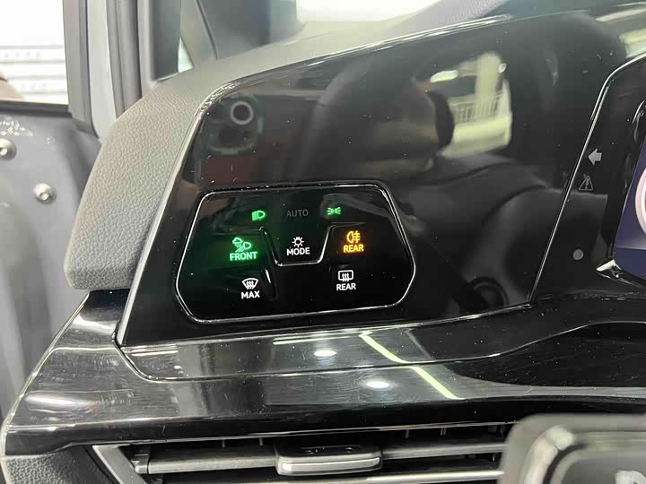 Фото 8 - Volkswagen Golf