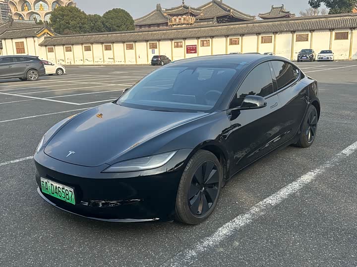 Фото 1 - Tesla Model 3