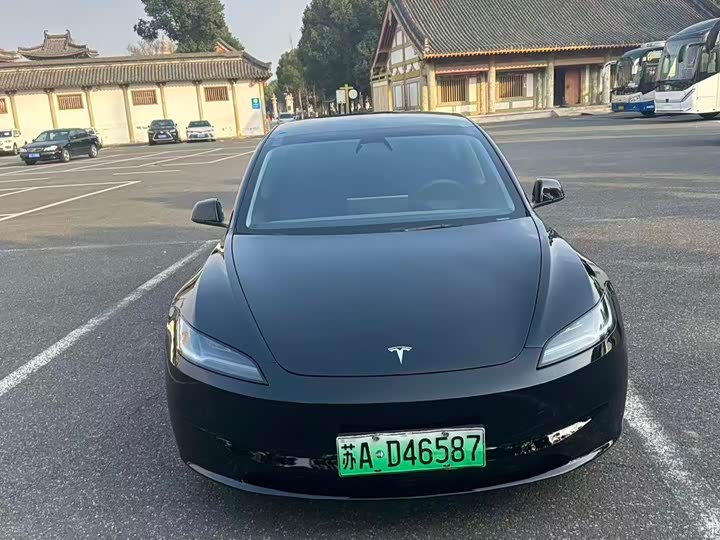 Фото 2 - Tesla Model 3