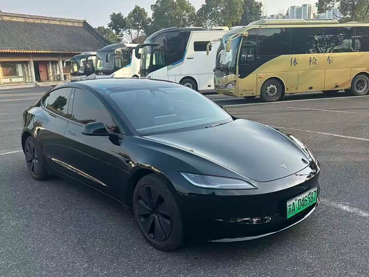 Фото 3 - Tesla Model 3