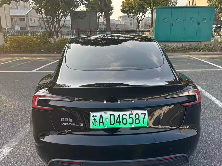 Фото 4 - Tesla Model 3
