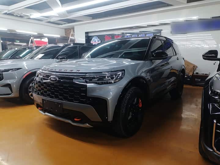 Фото 1 - Ford Explorer