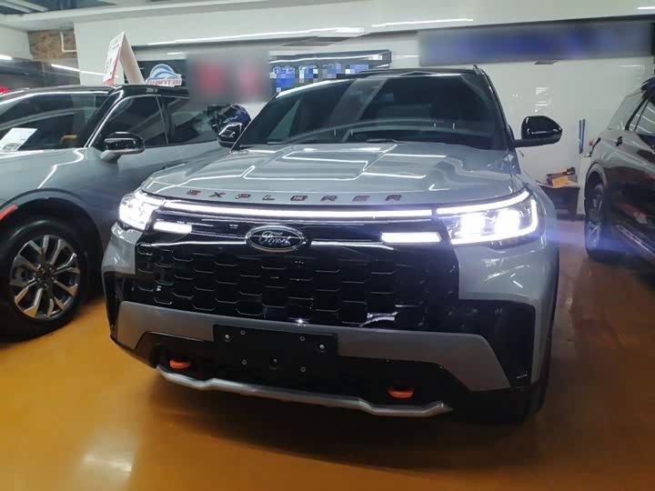 Фото 3 - Ford Explorer