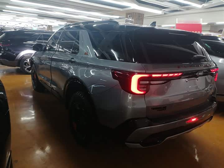 Фото 5 - Ford Explorer