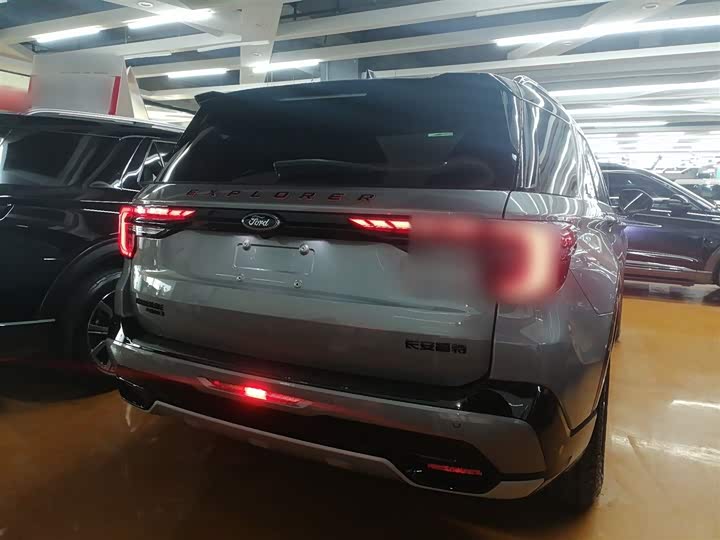 Фото 6 - Ford Explorer