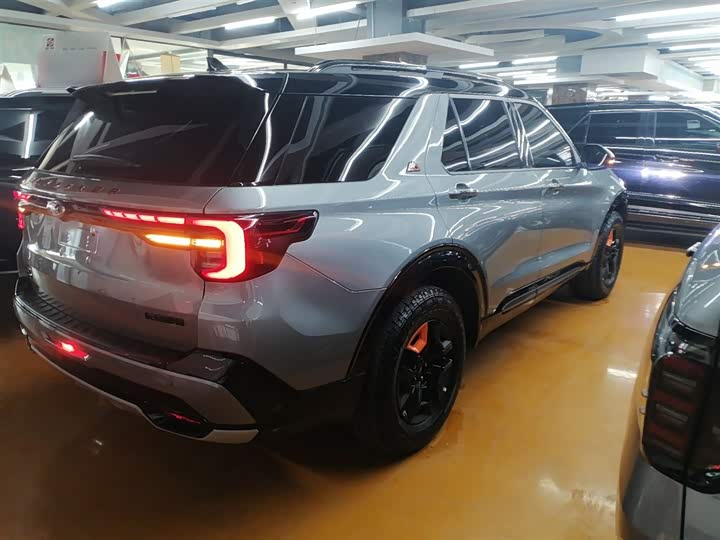 Фото 7 - Ford Explorer