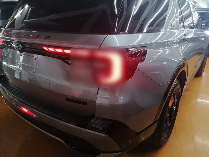 Фото 8 - Ford Explorer