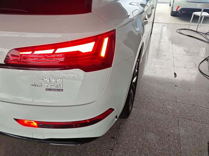 Фото 8 - Audi Q5L