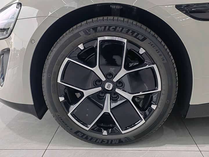 Фото 6 - Xiaomi SU7