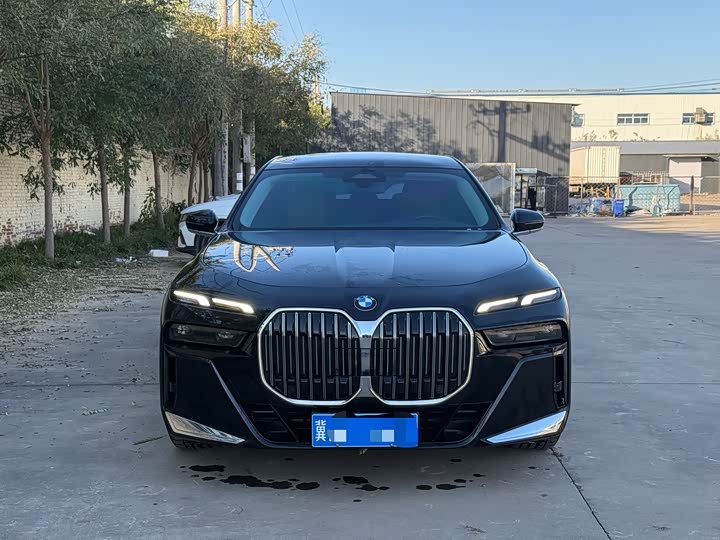 Фото 3 - BMW 7 Series