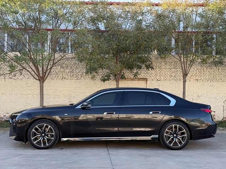 Фото 5 - BMW 7 Series