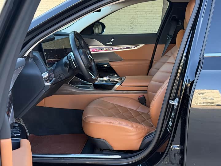 Фото 8 - BMW 7 Series