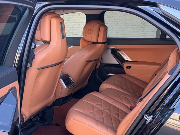 Фото 9 - BMW 7 Series