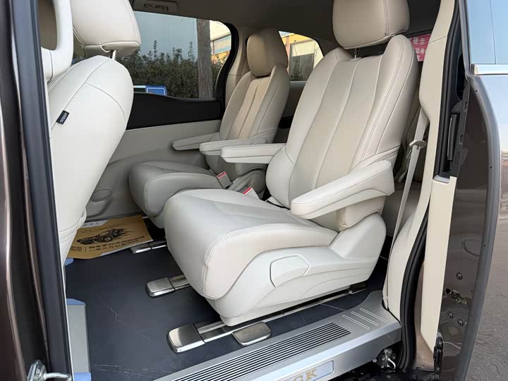 Фото 7 - Buick GL8 ES