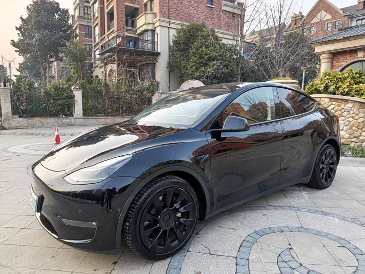 Фото 1 - Tesla Model Y
