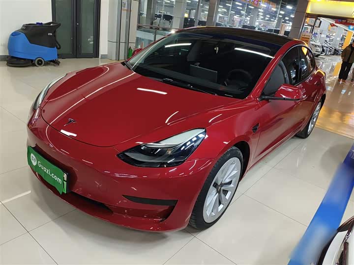 Фото 1 - Tesla Model 3