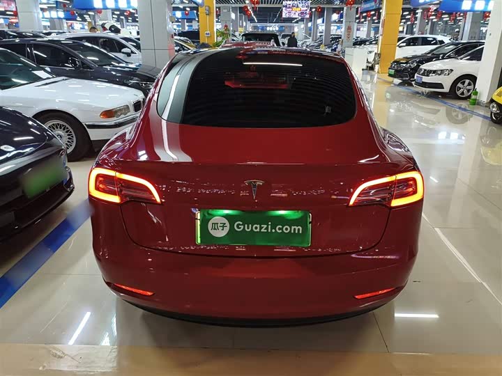 Фото 6 - Tesla Model 3