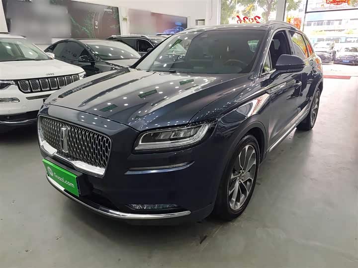 Фото 2 - Lincoln Nautilus