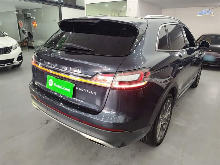 Фото 7 - Lincoln Nautilus