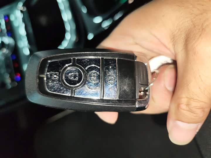 Фото 9 - Lincoln Nautilus