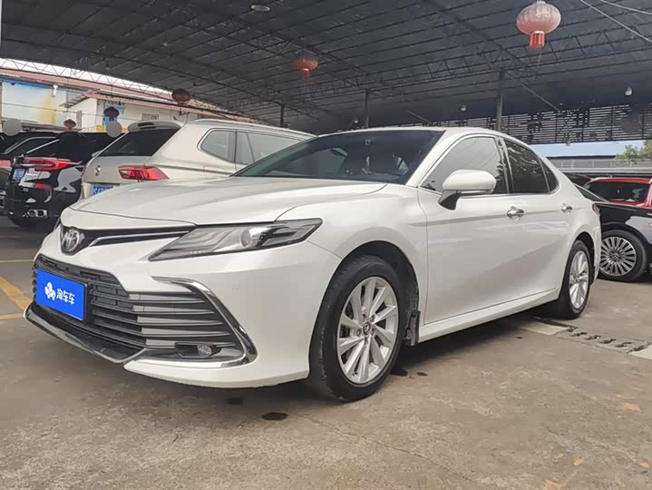 Фото 1 - Toyota Camry