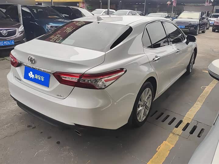Фото 3 - Toyota Camry