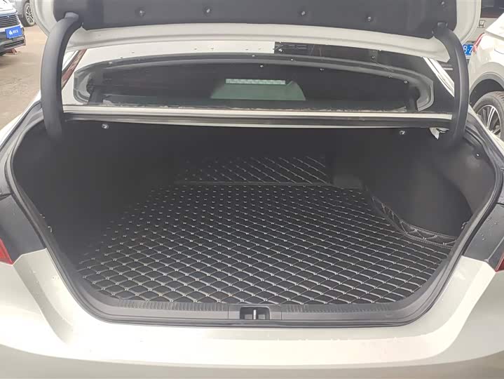 Фото 4 - Toyota Camry