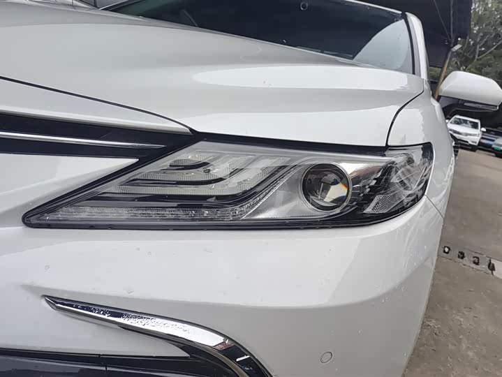 Фото 5 - Toyota Camry